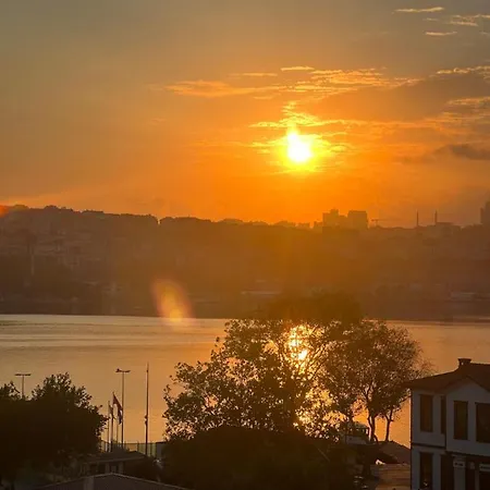 Golden Horn Appartement *